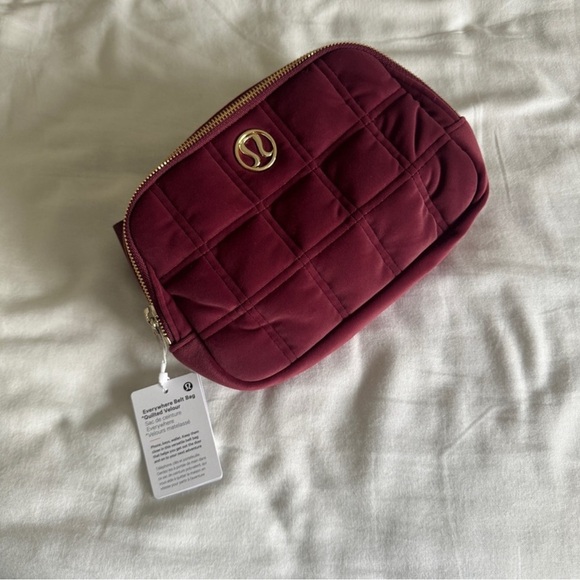 🆕💜 Lululemon Everywhere Belt Bag Quilted Velour - Wine Berry - Picture 1 of 6